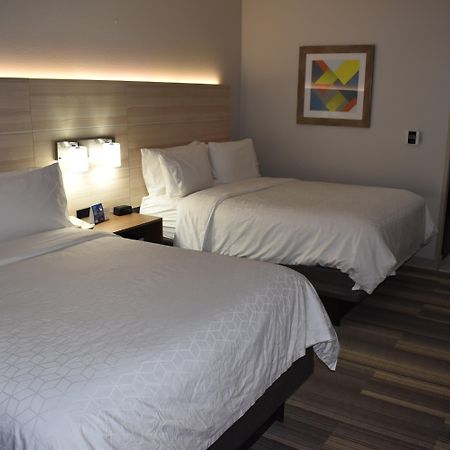 Holiday Inn Express Hotel & Suites Mcpherson By Ihg Buitenkant foto