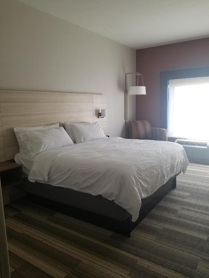 Holiday Inn Express Hotel & Suites Mcpherson By Ihg Buitenkant foto