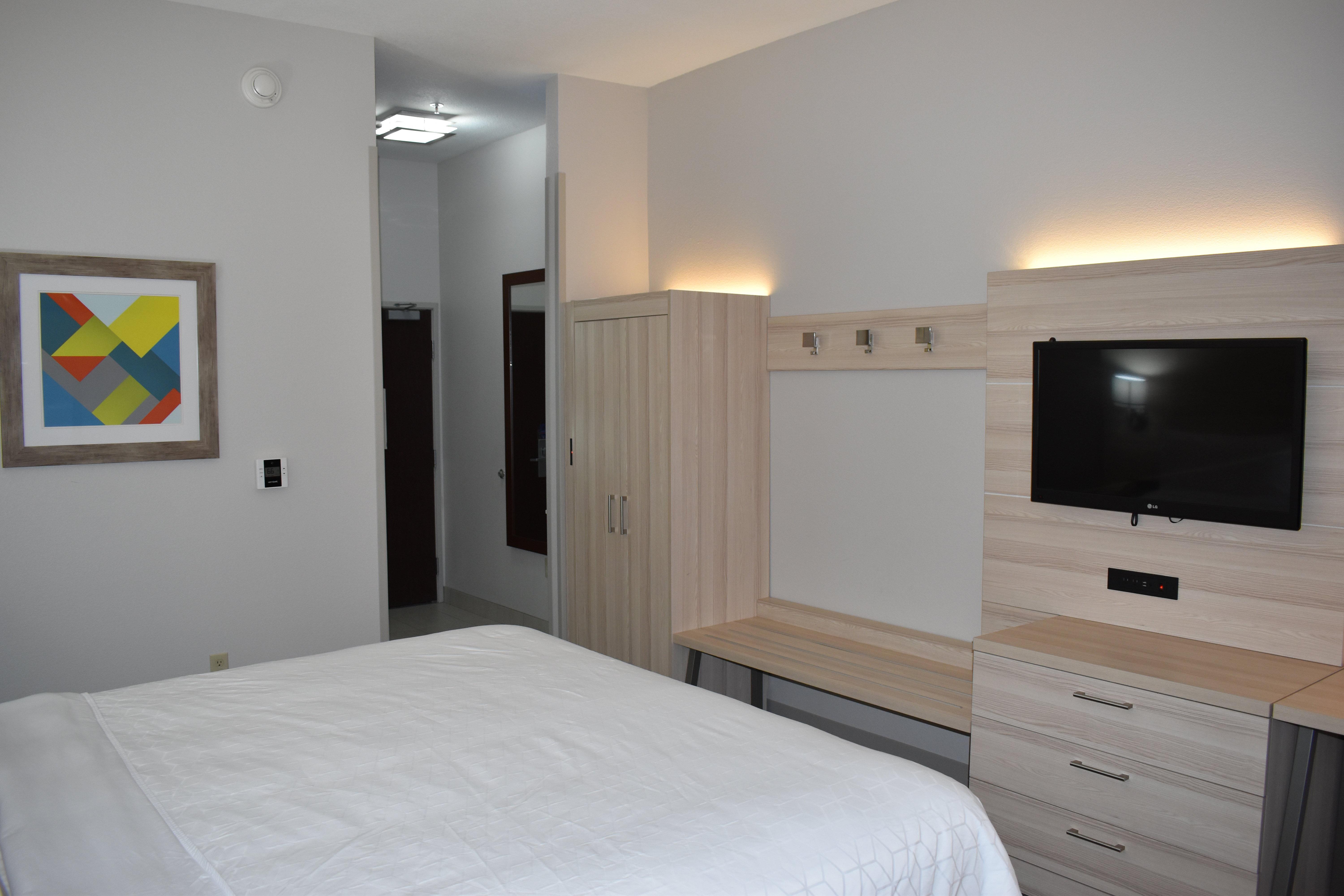 Holiday Inn Express Hotel & Suites Mcpherson By Ihg Buitenkant foto