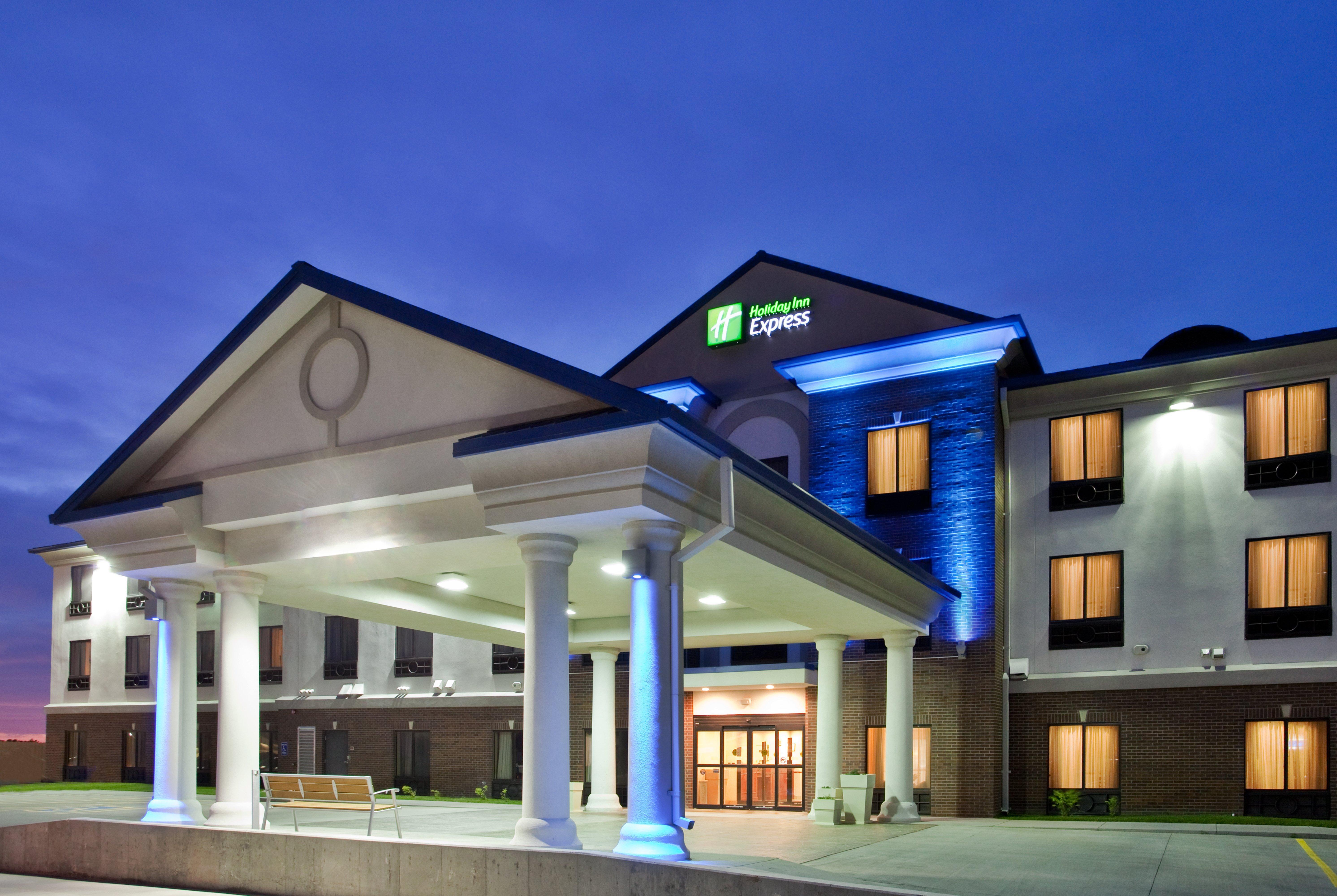 Holiday Inn Express Hotel & Suites Mcpherson By Ihg Buitenkant foto
