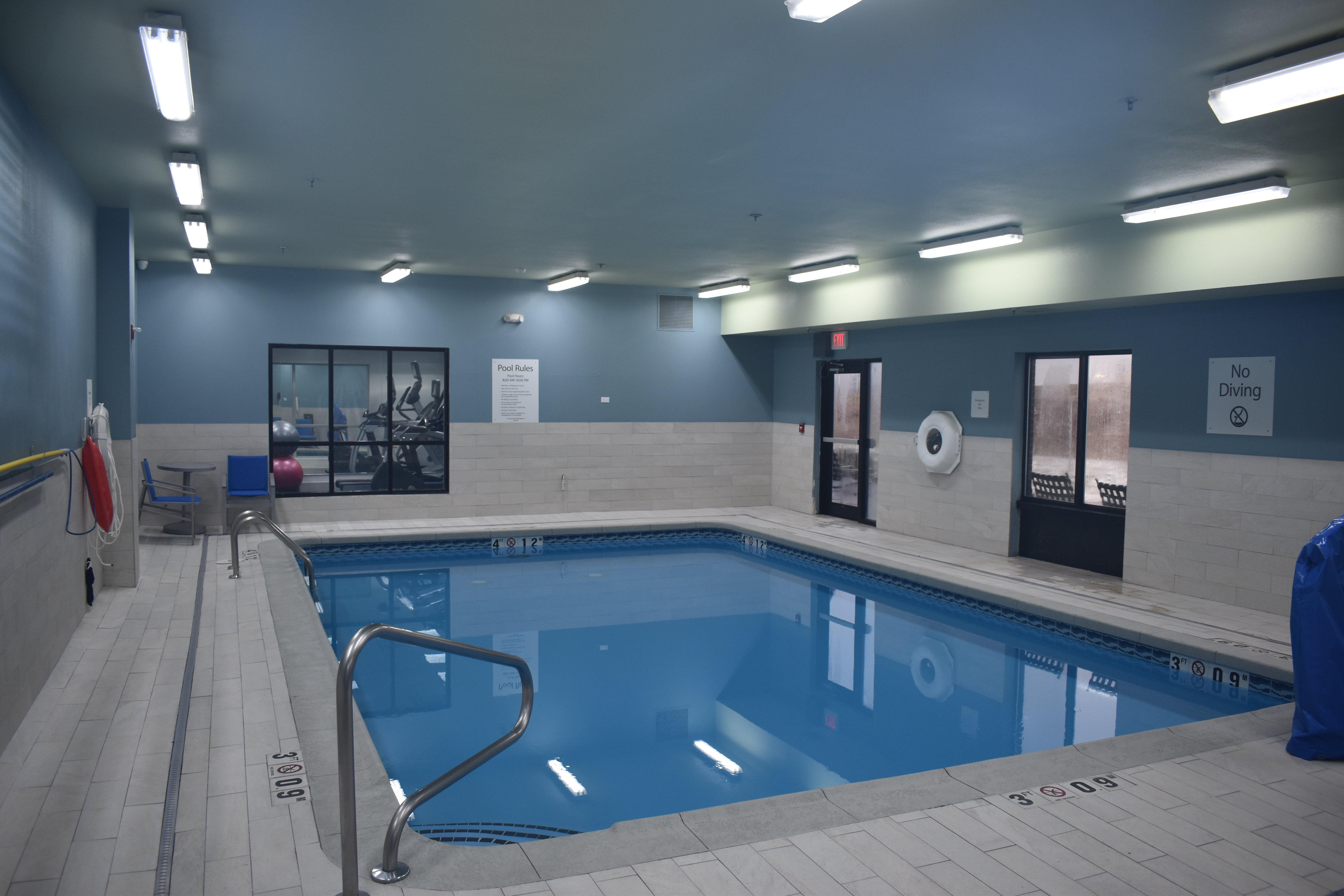 Holiday Inn Express Hotel & Suites Mcpherson By Ihg Buitenkant foto