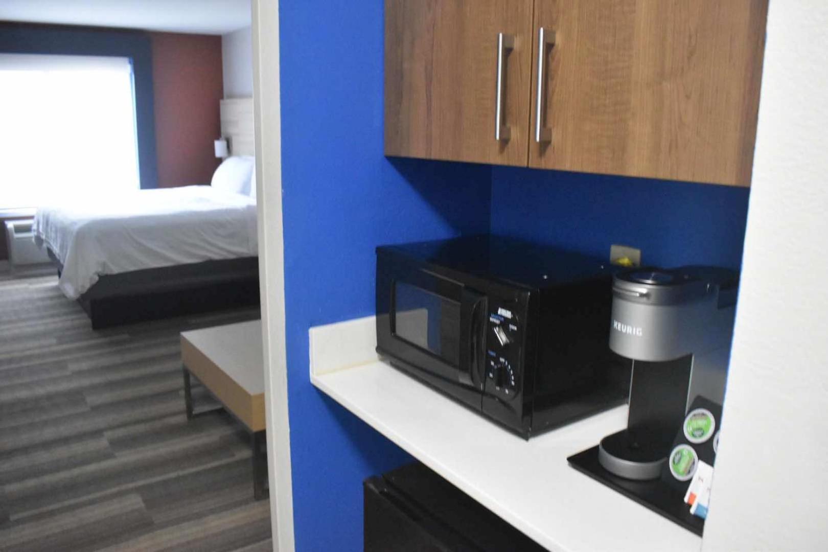 Holiday Inn Express Hotel & Suites Mcpherson By Ihg Buitenkant foto