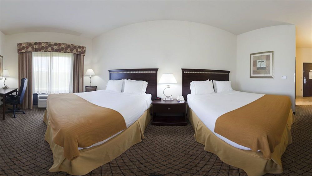 Holiday Inn Express Hotel & Suites Mcpherson By Ihg Buitenkant foto