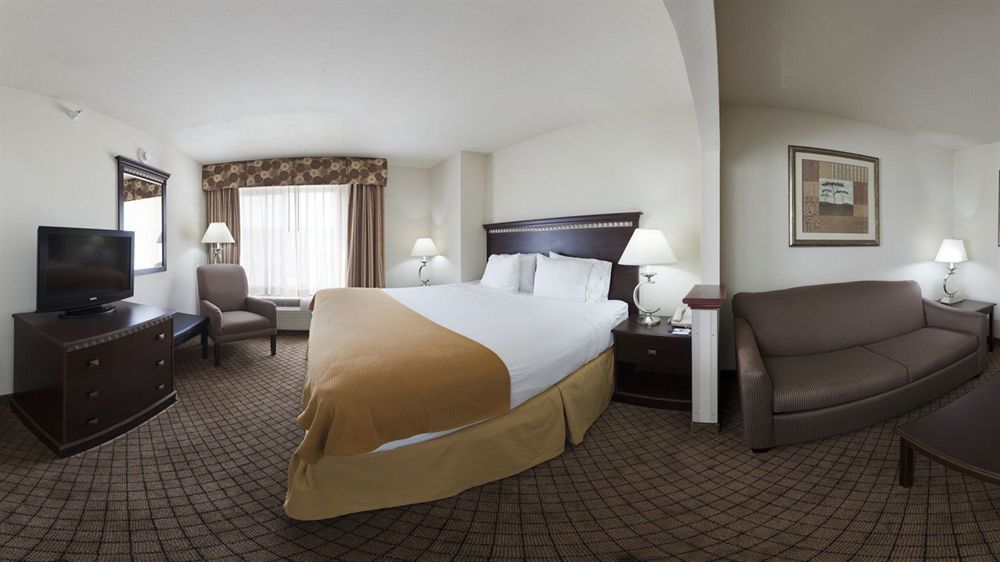 Holiday Inn Express Hotel & Suites Mcpherson By Ihg Buitenkant foto