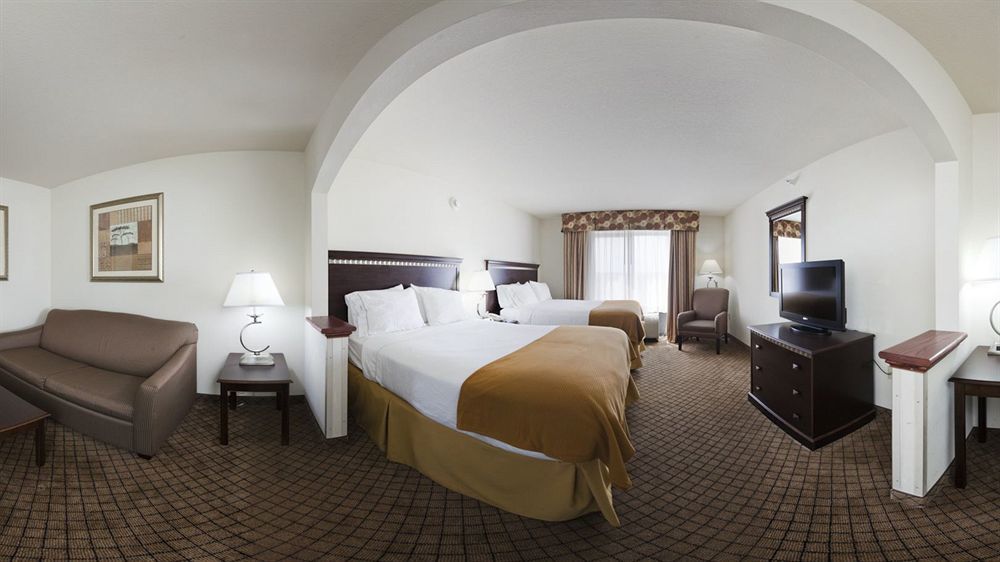 Holiday Inn Express Hotel & Suites Mcpherson By Ihg Buitenkant foto