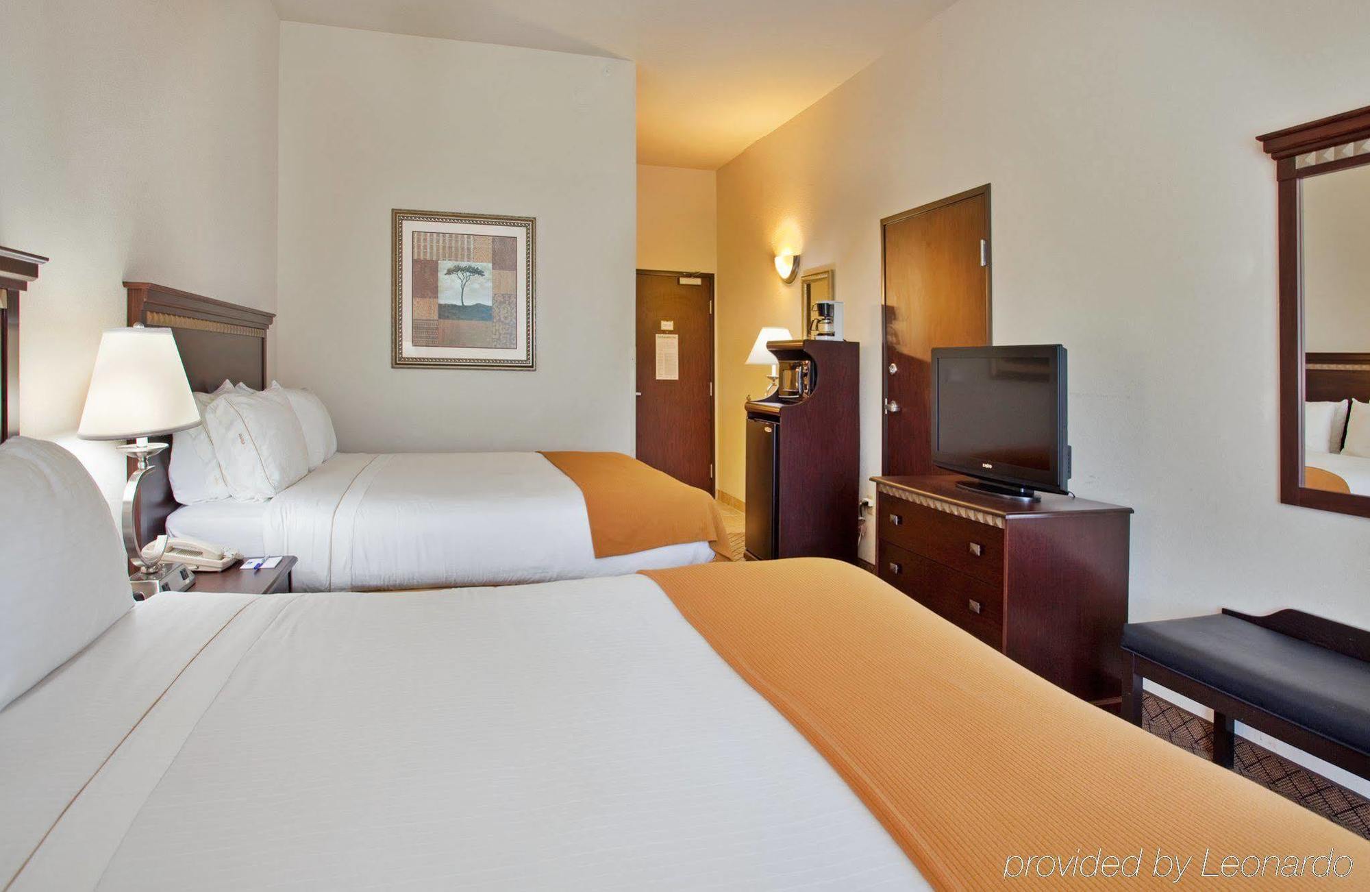 Holiday Inn Express Hotel & Suites Mcpherson, An Ihg Hotel Kamer foto