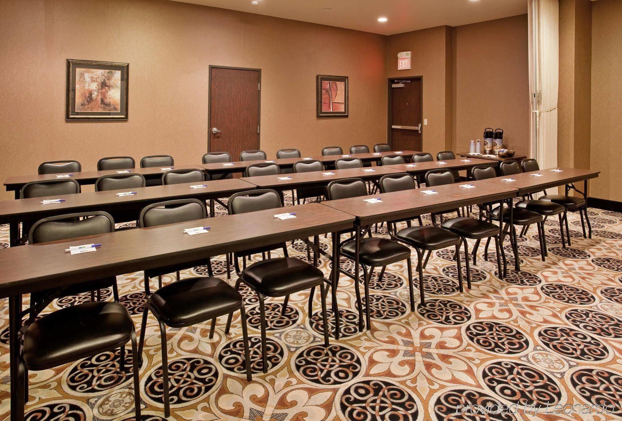 Holiday Inn Express Hotel & Suites Mcpherson By Ihg Faciliteiten foto