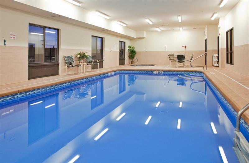 Holiday Inn Express Hotel & Suites Mcpherson By Ihg Buitenkant foto